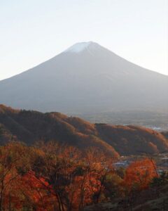 河口浅間神社　天空の鳥居、富士山、11月秋、山梨県南都留郡の観光・撮影スポットの名所